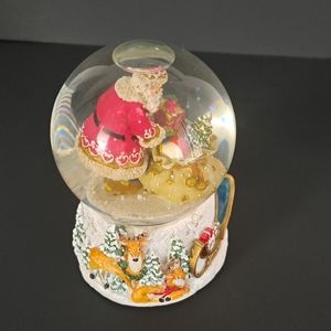 KCARE KIU HUNG MUSICAL SNOW GLOBE SANTA & GIFT BAG.